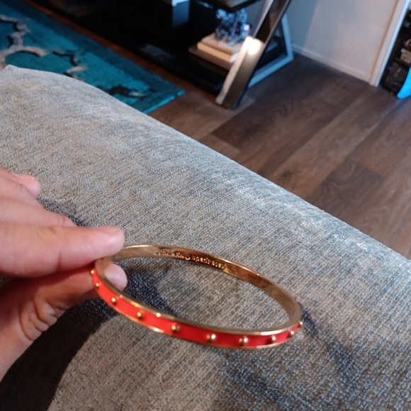 Kate Spade Orange Enamel Dainty Bow Bangle Gold Tone 7.5" - Picture 1 of 5